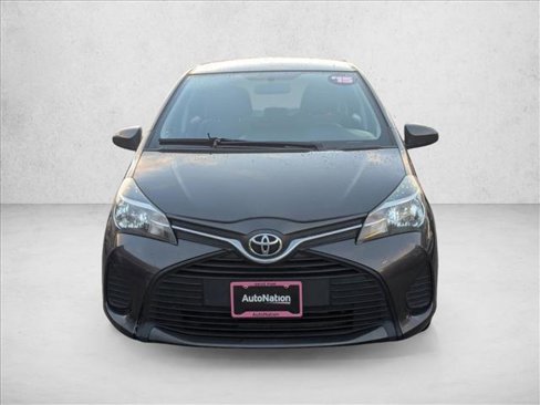 Used 2015 Toyota Yaris L image 2