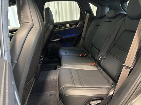New 2025 Porsche Cayenne Turbo image 26