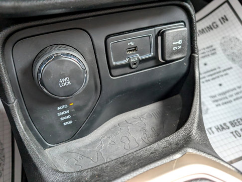 Used 2017 Jeep Renegade Limited w/ Advanced Technology Group image 27