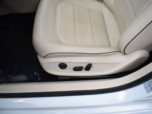 Used 2018 Volkswagen Passat 2.0T SE image 11