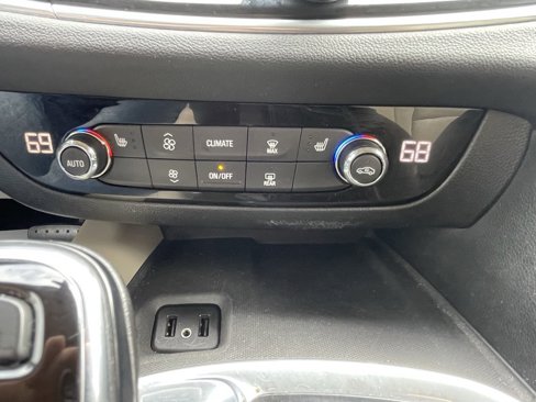 Used 2019 Buick Enclave Essence image 36