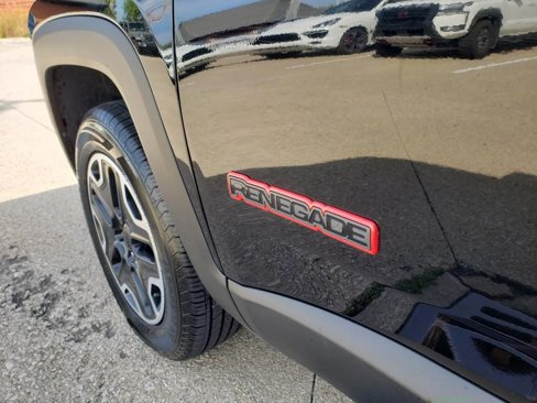 Used 2017 Jeep Renegade Trailhawk w/ Premium Trailhawk Package image 15