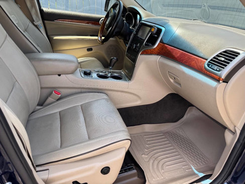 Used 2012 Jeep Grand Cherokee Overland image 13