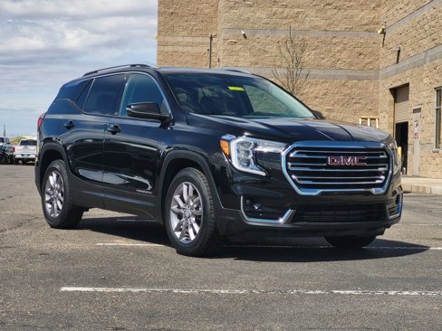Used 2022 GMC Terrain SLT image 2