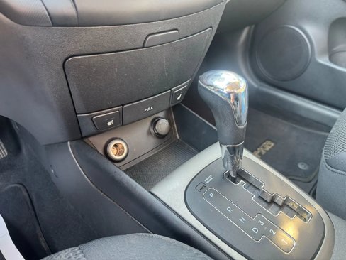 Used 2010 Hyundai Elantra SE image 17