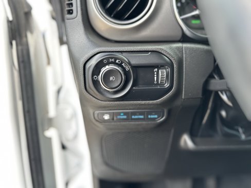 Used 2023 Jeep Wrangler Unlimited image 28