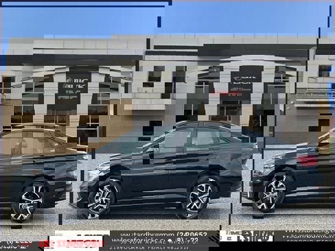 Used 2023 Volkswagen Jetta Sport image 2