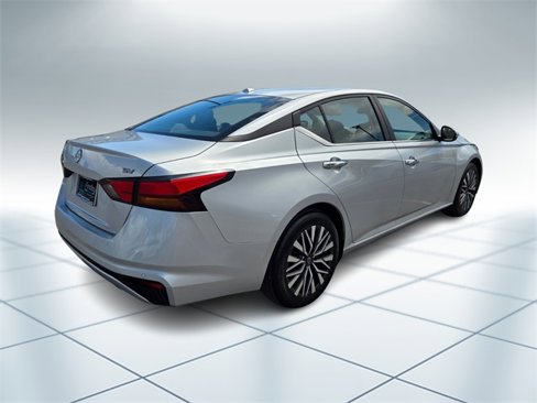 Used 2023 Nissan Altima 2.5 SV image 4