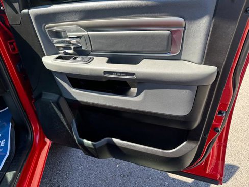 Used 2019 RAM 1500 Classic SLT image 28