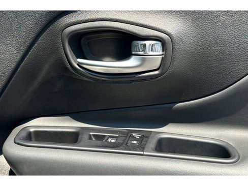 Used 2022 Jeep Renegade Latitude image 21