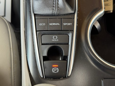 Used 2019 Toyota Camry XSE image 30