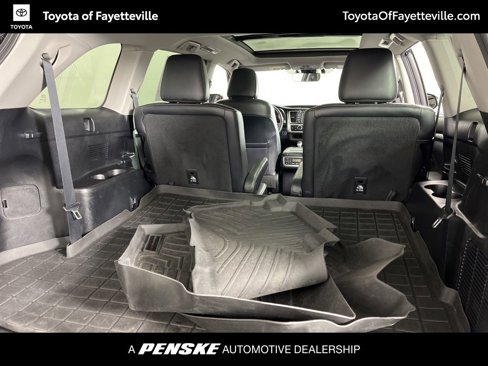 Used 2017 Toyota Highlander Limited image 12