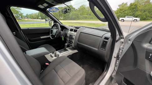 Used 2010 Ford Escape XLT image 23