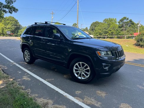 Used 2014 Jeep Grand Cherokee Laredo w/ 18" Wheel & 8.4" Radio Group image 2