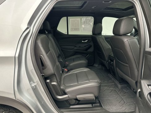 Used 2023 Chevrolet Traverse LT w/ LT Premium Package image 7