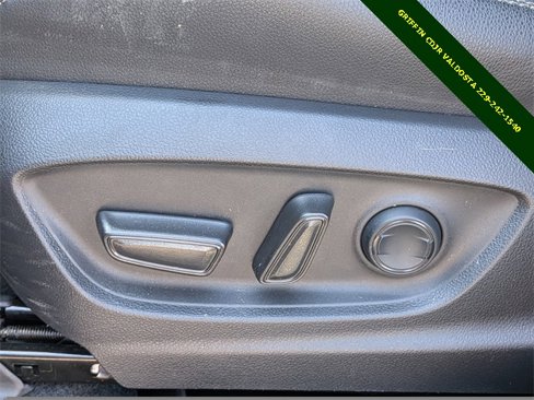 Used 2022 Toyota Corolla Cross XLE image 19