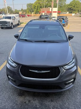 Used 2022 Chrysler Pacifica Touring-L image 3