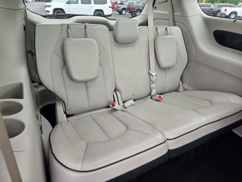 Used 2021 Chrysler Pacifica Limited w/ Premium & Safety Sphere Group image 18