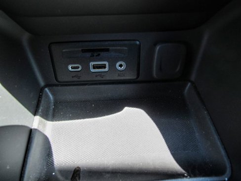 New 2024 GMC Terrain SLT w/ Tech Package image 21