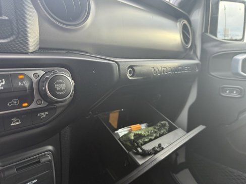 Used 2021 Jeep Wrangler Unlimited Sport image 25