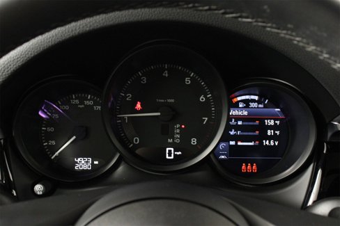 Certified 2025 Porsche Macan image 16