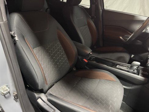 Used 2023 Nissan Kicks SR image 9