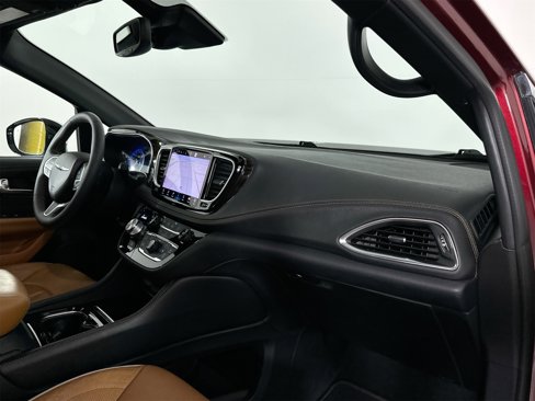 Used 2023 Chrysler Pacifica Pinnacle image 26