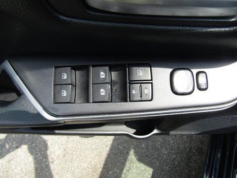 Used 2016 Toyota Camry image 19