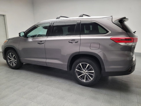 Used 2017 Toyota Highlander XLE image 3
