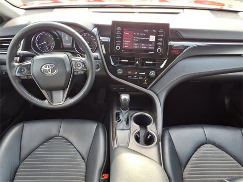 Used 2021 Toyota Camry SE image 4
