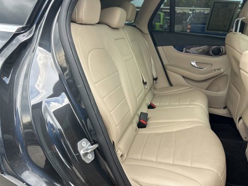 Used 2020 Mercedes-Benz GLC 300 image 27