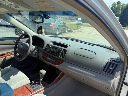 Used 2004 Toyota Camry XLE image 14