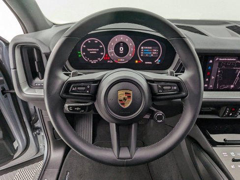 Used 2024 Porsche Cayenne image 12
