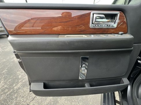 Used 2013 Lincoln Navigator L 4WD w/ HD Trailer Tow Pkg image 22