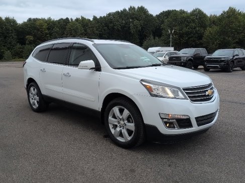 Used 2017 Chevrolet Traverse LT w/ Style and Technology Package image 8