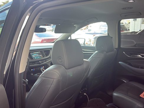 Used 2019 Buick Enclave Essence w/ LPO, Luxury Package image 21