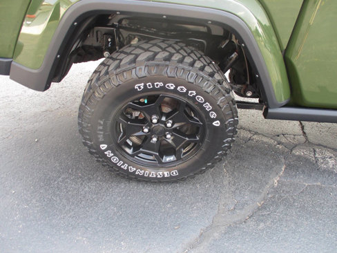 Used 2021 Jeep Gladiator Sport image 7