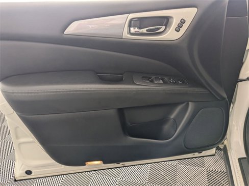 Used 2020 Nissan Pathfinder SL image 10