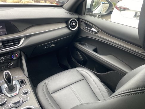 Used 2023 Alfa Romeo Stelvio Ti image 47