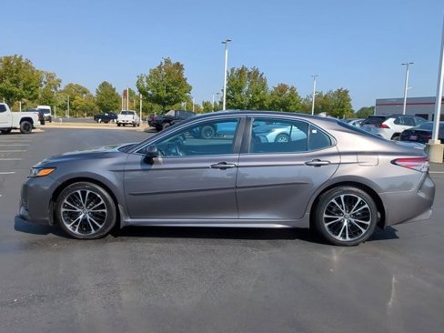Certified 2019 Toyota Camry SE image 10