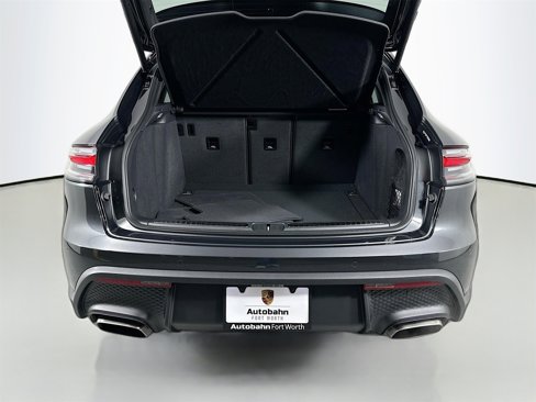 Used 2025 Porsche Macan image 35