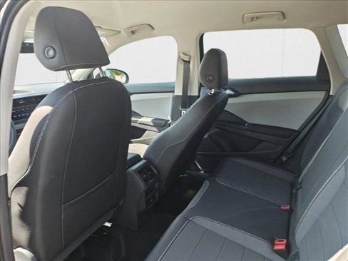 Certified 2024 Volkswagen Taos SE image 19