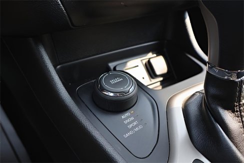 Used 2016 Jeep Cherokee Latitude w/ Cold Weather Group image 16