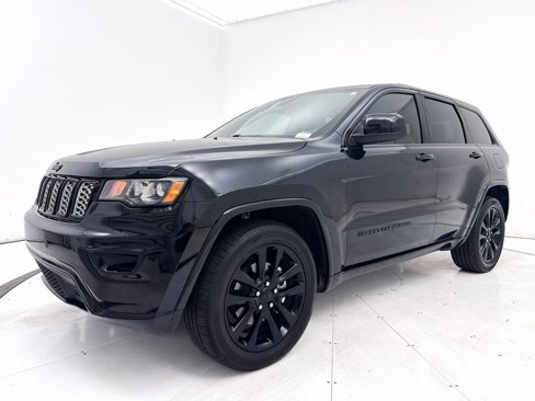 Used 2019 Jeep Grand Cherokee Altitude image 12