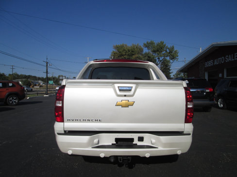 Used 2013 Chevrolet Avalanche LTZ image 15