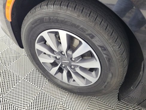 Used 2021 Chrysler Pacifica Touring w/ Cold Weather Group image 6