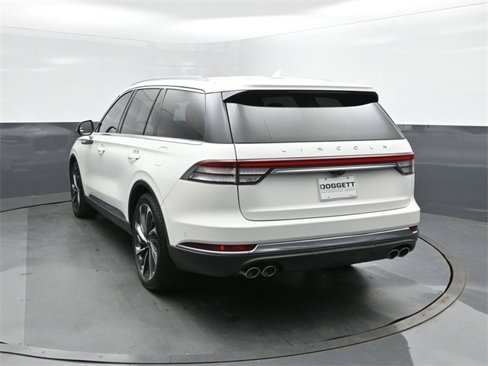 Used 2020 Lincoln Aviator Reserve w/ Equipment Group 202A image 8
