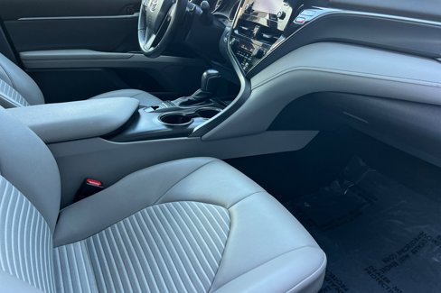 Used 2022 Toyota Camry SE image 19