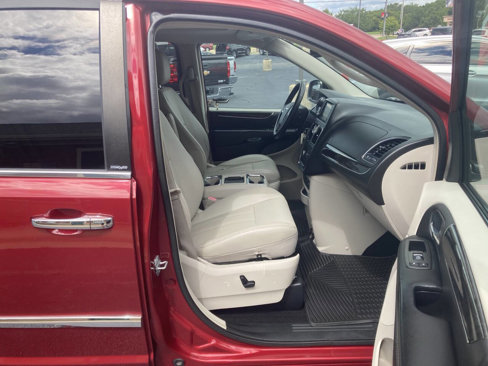 Used 2013 Chrysler Town & Country Touring-L w/ Premium Group image 27