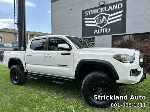 Used 2022 Toyota Tacoma TRD Off-Road image 1